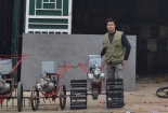 Nông dân làm máy cày đắt khách